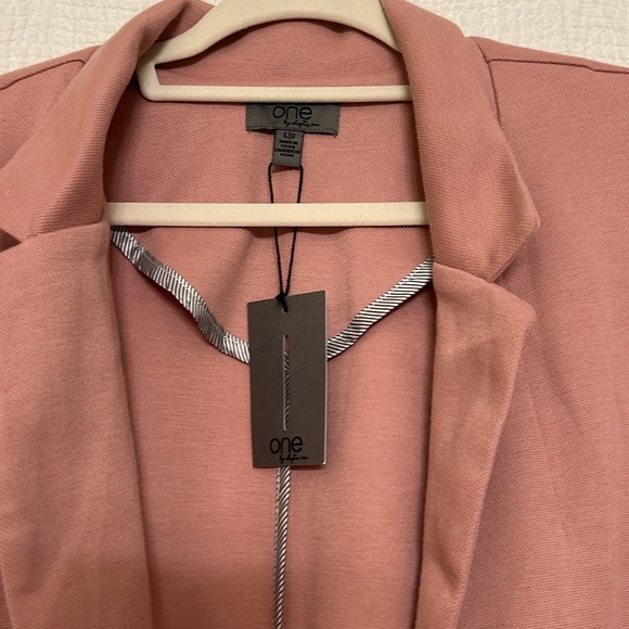One By Chapter One Women’s Light Pink Coat. - Picture 5 of 8